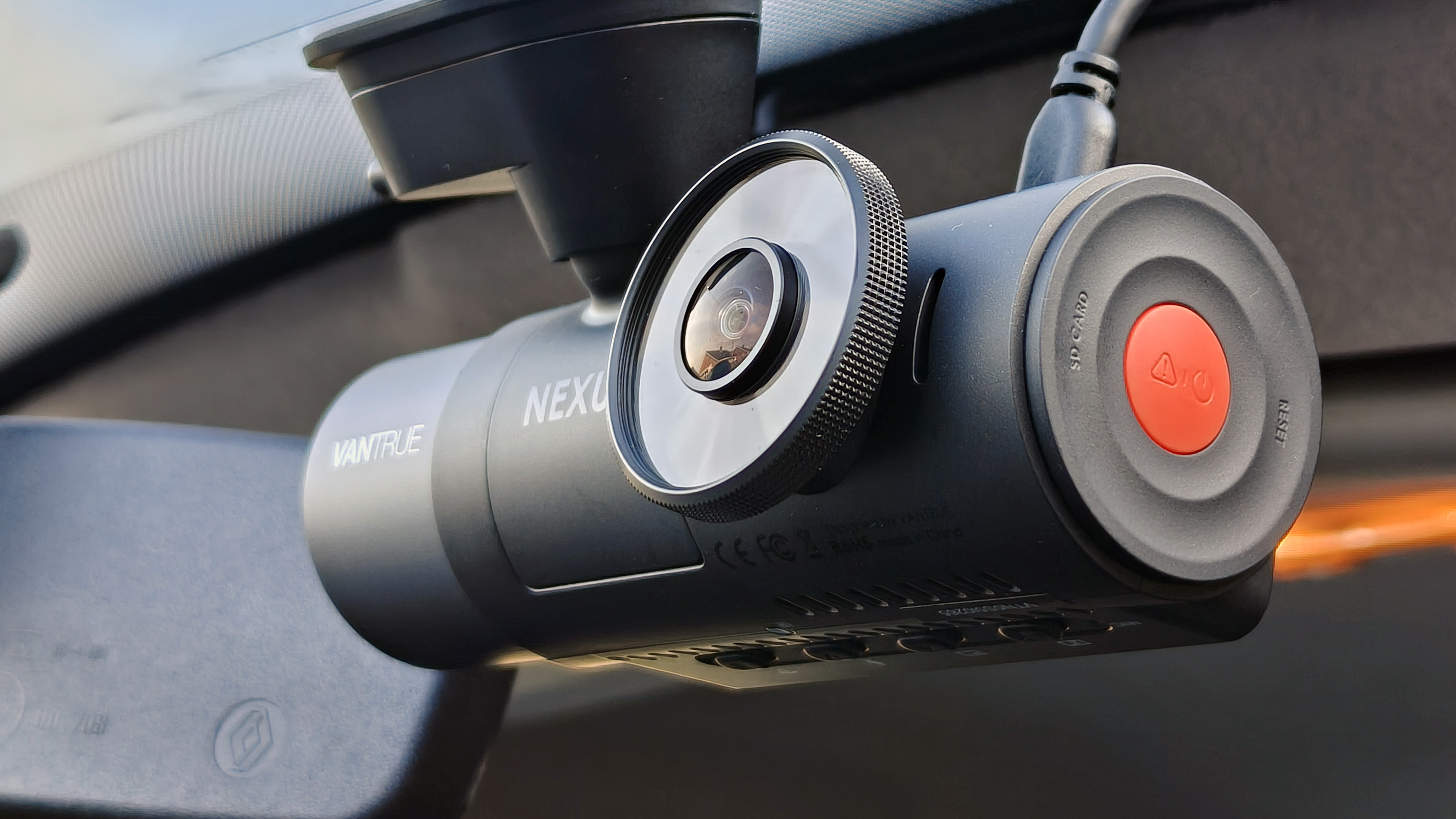 AZDOME M300S 4K dashcam front and rear